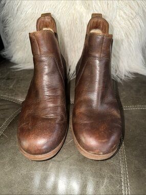 UGG Bonham Chelsea boots weathered brown leather